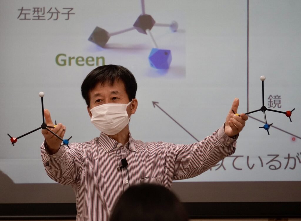 エリアA・E（鈴鹿医療科学大学）：観察実験講座「ミクロな分子の世界に